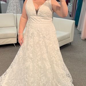 Wedding gown size 18